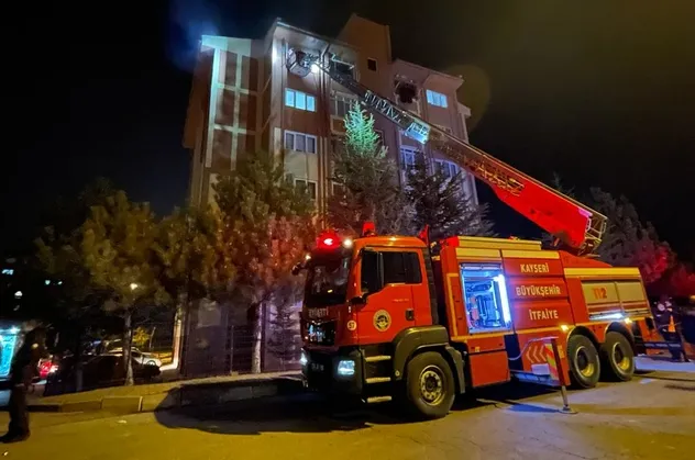 Kayseri'de madde bağımlısı genç evini yaktı!