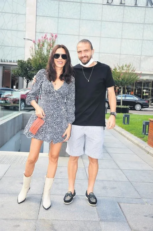 fenerbahceyeye-transfer-olan-caner-erkinin-esi-sukran-ovalinin-kalbi-kartalda-kaldi-1600029799874.jpeg Fenerbahçe'ye transfer olan Caner Erkin'in eşi Şükran Ovalı'nın kalbi Kartal'da kaldı-1