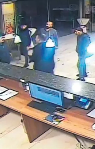 CHP'li Ardahan Belediye Başkanı Faruk Demir vurgunu ifşa eden işadamının kaldığı oteli bastırdı