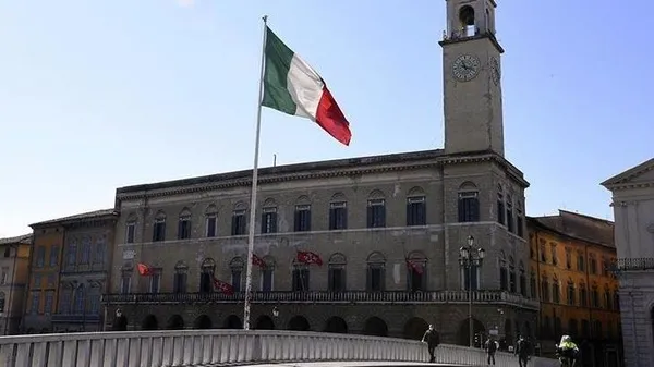 italyada-yeni-tip-koronavirus-salginindan-olenlerin-sayisi-80-bine-yaklasti-1610471497793.jpeg Son dakika: İtalya'da yeni tip koronavirüs salgınından ölenlerin sayısı 80 bine yaklaştı-4