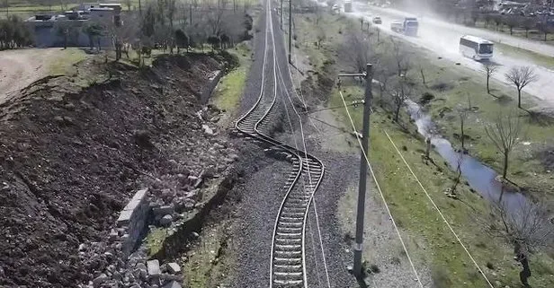 Depremde zarar gören demiryolu hatlarında çalışmalar sürüyor