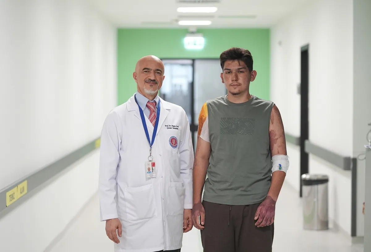 mucize-donus-1782615473087.jpeg 9 kişinin öldüğü yangından sağ çıktı: Hastanede 18. yaş gününü kutladı-3