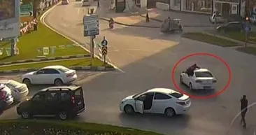 Adanada polisten nefes kesen operasyon! Aracın üzerine atladı