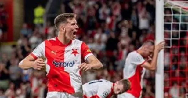 Yeniden Slavia Prag