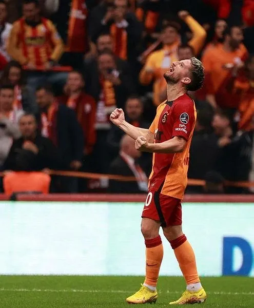 galatasaray-alanyaspor-karsisinda-ilk-yarisini-2-0-tamamladigi-karsilasmada-ustunlugunu-koruyamadi-1666553820014.jpeg