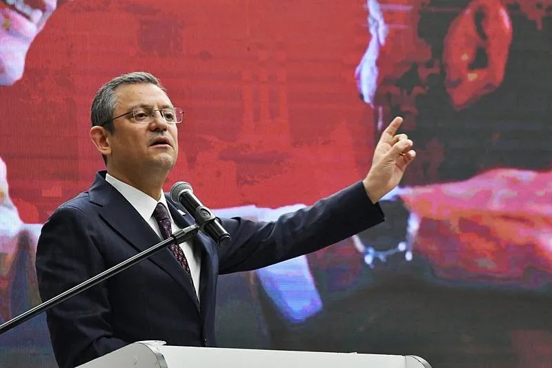 Özgür Özel bedelli askerlik yapanlara savaş açtı: Bedelli askerlik yapan İmamoğlu'na oy istedi! Bu işe yapay zeka bile şaşırdı-2