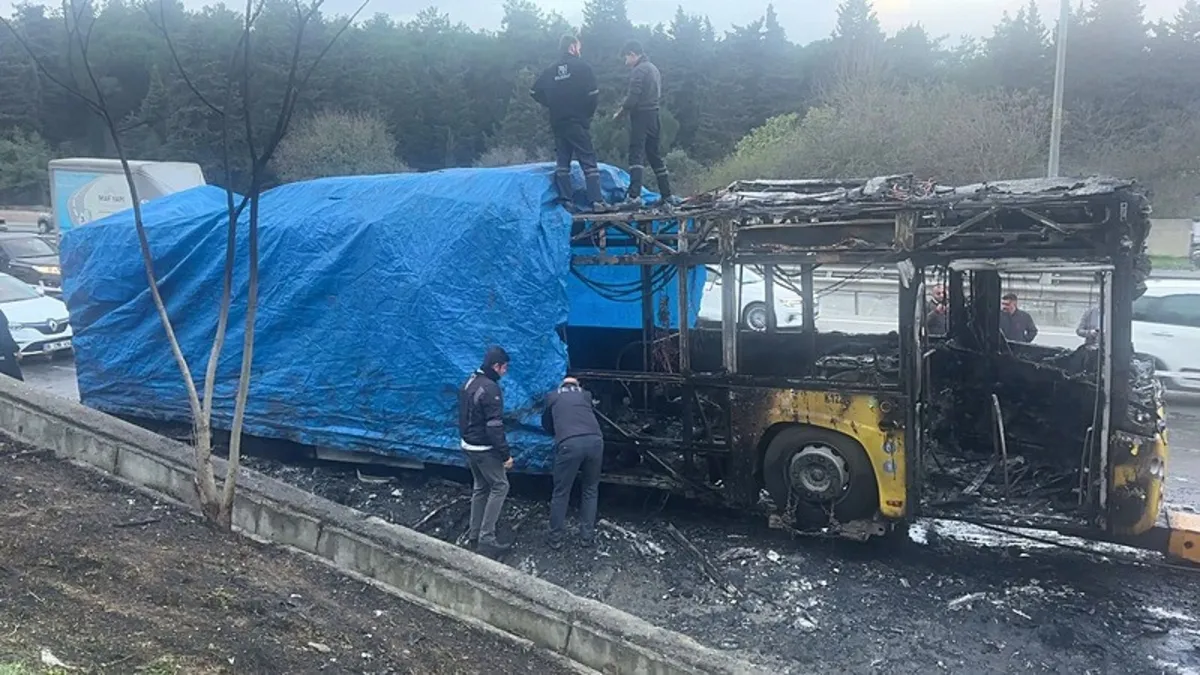 İstanbul’da İETT kabusu: Eyüpsultan’da otobüs yangını, Şile otoyolunda şoför-yolcu kavgası