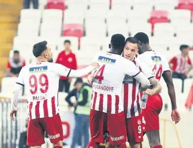 Sivas Manaj ile güldü