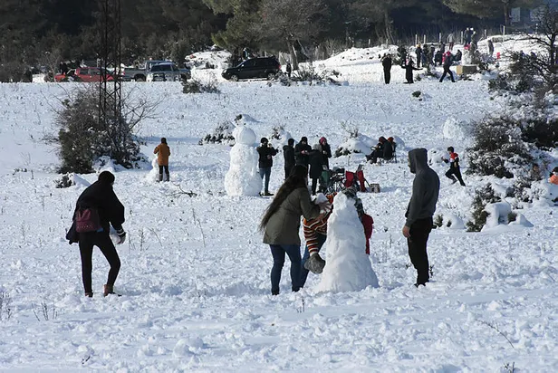 bugun-20-aralikta-kar-tatili-olan-iller-hangileri-21-aralik-sali-okullarda-kar-tatili-var-mi-21-aralik-2021-kar-tatili-olan-iller-listesi-1639971352179.jpg Yarın 21 Aralık'ta kar tatili olan iller hangileri? 21 Aralık Salı okullarda kar tatili var mı? MEB-Valilik son dakika kar tatili olan iller listesi!-7