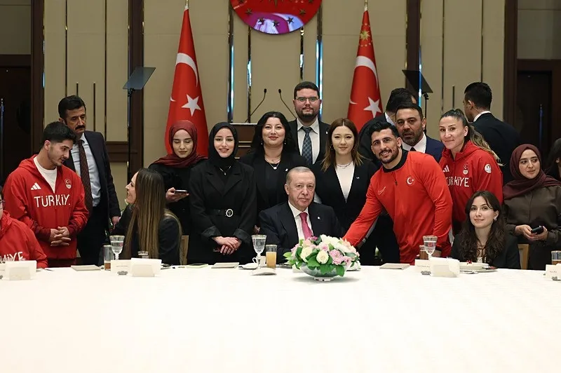 Başkan Erdoğan KYK’lı gençlerle iftarda buluştu: Türkiye her alanda büyük atılım içinde-6