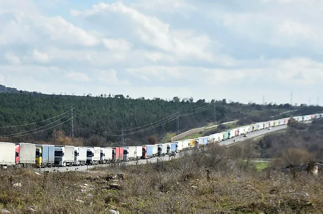 Hamzabeyli Sınır Kapısı'nda 19 kilometrelik kuyruk!