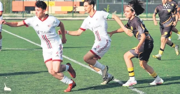 Bacağını kaybetmekten son anda kurtuldu ve futbolcu oldu