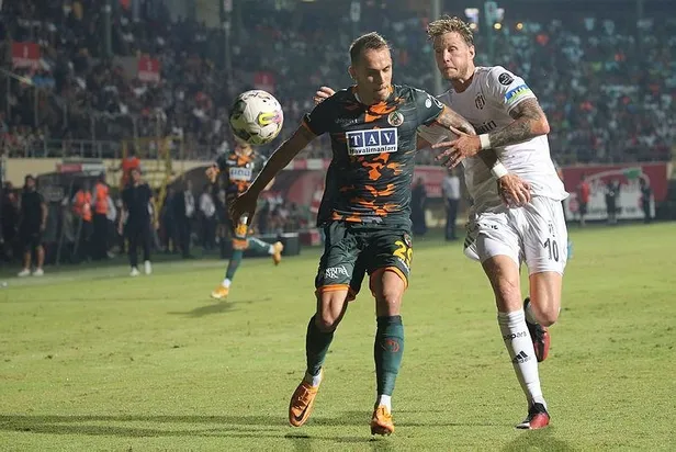besiktas-3-0-one-gecmesine-ragmen-alanya-karsisinda-2-puan-birakti-1660520895140.jpeg Beşiktaş 3-0 öne geçmesine rağmen Alanya karşısında 2 puan bıraktı-4