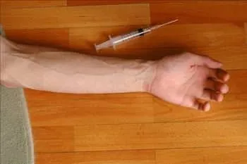 Madde bağımlılığı yaşı: 14