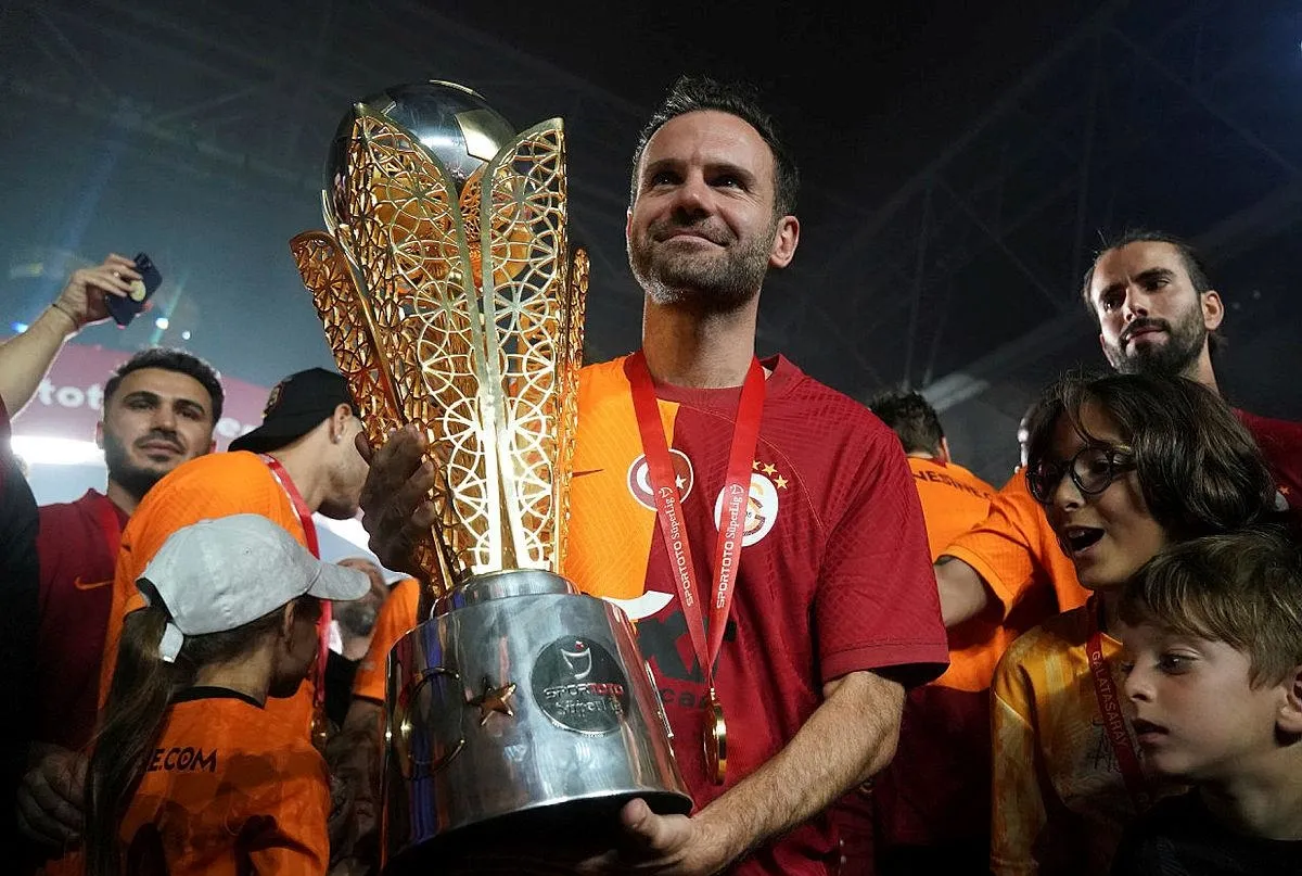 Yıldız isim Galatasaray’a veda etti!