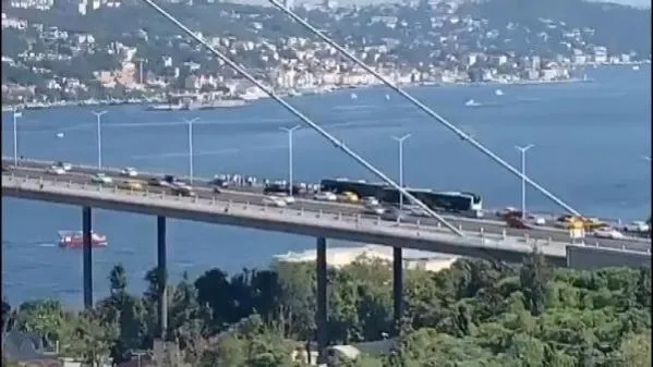 İETT otobüslerinden sonra tramvay da bozuldu! Vatandaşlar yine çile çekti-5