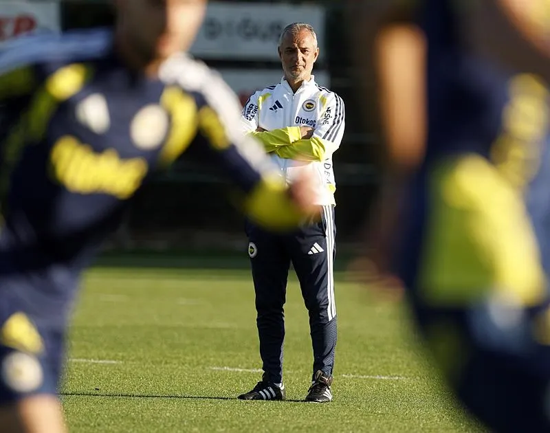 fenerbahce-eyupspor-karsisinda-cikis-ariyor-1789890328641.jpeg İsmail Kartal'dan orta saha sürprizi! Eyüp maçında yıldız isim kulübede olacak-3