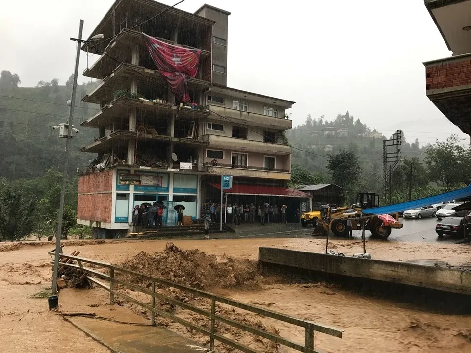 Rize’yi sel vurdu! Evleri su bastı  - 8