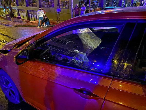 Ümraniye'de cip ile otomobil çarpıştı 2 kişi yaralandı-1