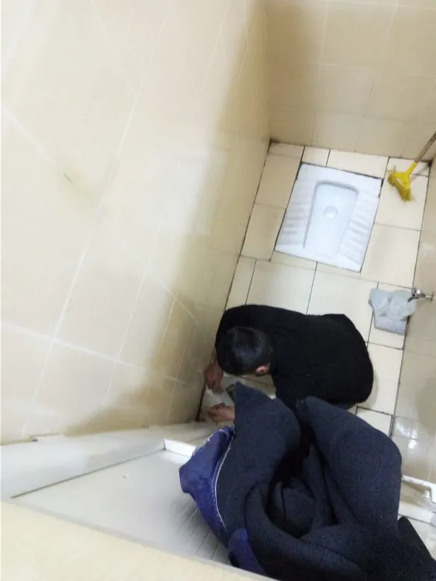 umit-ozdagdan-kurgu-kokan-paylasim-tuvalet-kabininden-multeci-goruntusu-servis-etti-1652515737847.jpeg Ümit Özdağ'dan 'kurgu' kokan paylaşım! Tuvalet kabininden 'mülteci' görüntüsü servis etti-4