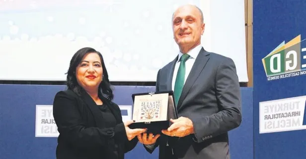 Ekonomi Gazetecileri Derneği'nden Serhat Albayrak'a APara teşekkürü