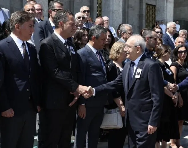 chpde-mutlak-butlan-sonrasi-ilk-kilicdaroglu-ve-ozgur-ozel-yan-yana-ali-mahir-basarir-ile-zoraki-temas-1782383428355.jpeg CHP'de "mutlak butlan" sonrası ilk! Kılıçdaroğlu ve Özgür Özel yan yana: Ali Mahir Başarır ile zoraki temas-3
