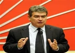 Kendi başını örtsün!