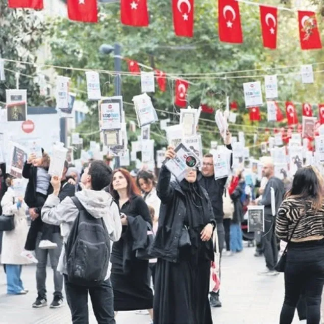 Ağaçlar kitap açtı