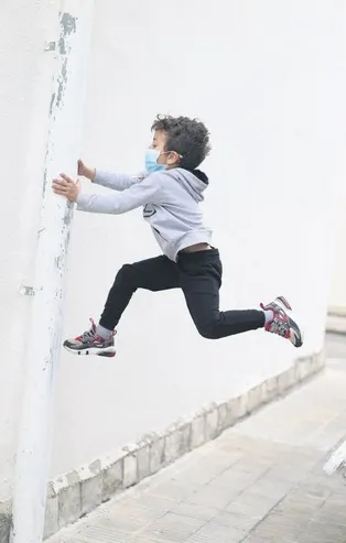 İspanya, Coronavirüs tedbirlerini gevşetti! Çocuklara sokağa çıkma izni verildi...