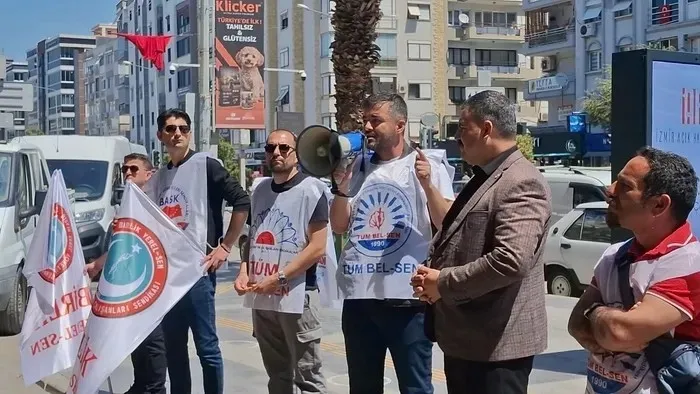 chpli-belediyelerde-grev-memurlar-meydanda-isciler-koridorda-1777558167948.jpeg İzmir’de CHP’li belediyelerde maaş isyanı: Kriz sokağa taştı-5