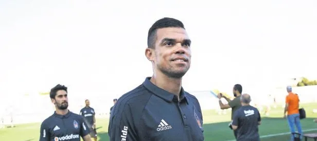 Q7&Pepe Betis önünde forma giyecek