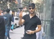 Geçtiğimiz aylarda koronavirüse yakalanan Reynmen maskesiz görüntülendi