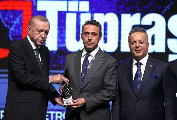 baskan-recep-tayyip-erdogan-timde-sert-konustu-teroristleri-eze-eze-geldik-1655156294933.jpeg Başkan Recep Tayyip Erdoğan TİM'de sert konuştu: Teröristleri eze eze geldik-4