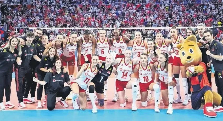 aysun-ayhan-ugur-dundarin-yaptigi-haber-nedeniyle-annem-cok-agladi-1788681401844.jpeg Filenin Sultanları'nın eski yıldızı Aysun Ayhan yıllar sonra anlattı: “Uğur Dündar, annemi çok ağlattı”-8