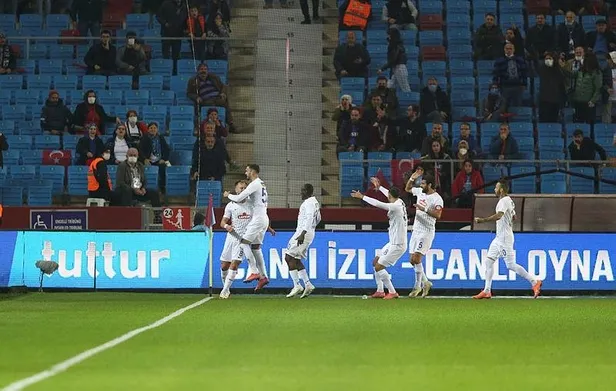 trabzonspor-rizespor-macinda-penalti-kararlari-dogru-mu-erman-toroglu-yorumladi-1635540219952.jpeg Trabzonspor - Rizespor maçında penaltı kararları doğru mu? Erman Toroğlu yorumladı-2