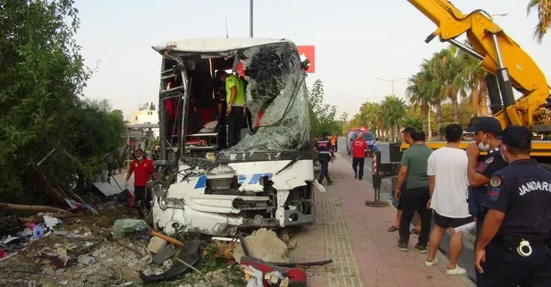 Mersin’de otobüs şarampole yuvarlandı: 33 kişi yaralandı