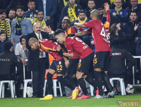 Fenerbahçe - Galatasaray derbisinde dikkat çeken kareler! O hareket damga vurdu... - 38