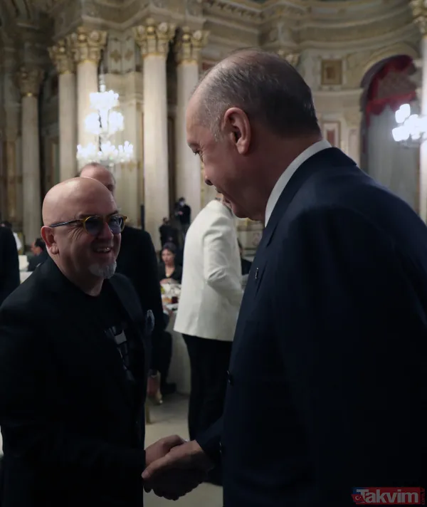 Hakan Ural Dolmabahçe Sarayı’nda gerçekleşen iftardan Başkan Recep Tayyip Erdoğan ile fotoğrafını paylaştı: "Sevmek ayıp mı yahu" - 36