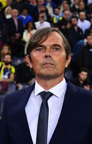 Transferde son dakika Phillip Cocu sürprizi! Yeni takımı...