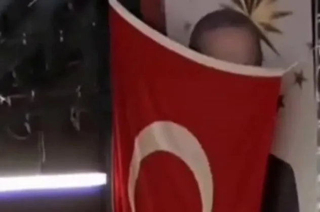 CHP'nin hazımsızlığı tuttu! Kılıçdaroğlu'nun konuşma yaptığı kongre salonunda Başkan Erdoğan'ın portresini kapattılar