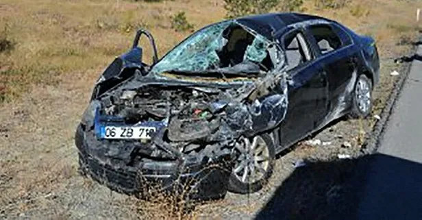 Sivas'ta feci kaza! Otomobil hurdaya döndü!