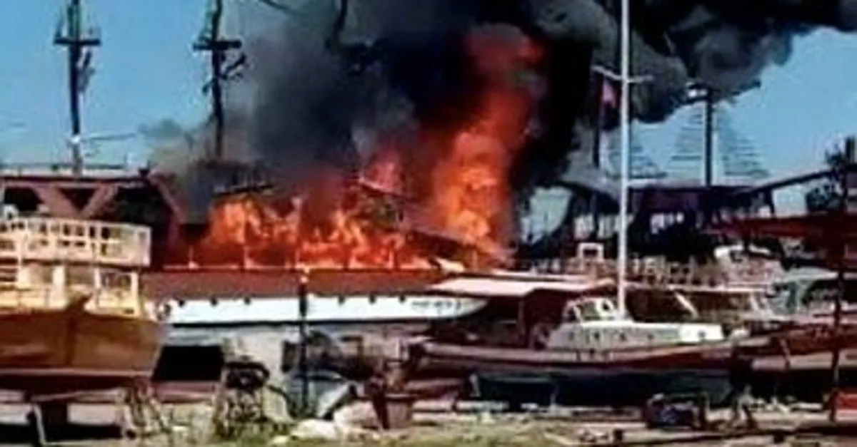 Son Dakika Antalya Nin Manavgat Ilcesinde Korku Dolu Anlar Gezi Teknesinde Yangin Cikti Takvim