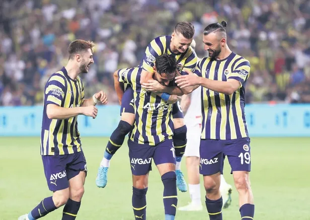 fenerbahce-awien-karsisinda-gol-sov-yaparak-adini-gruplara-yazdirdi-1661462661678.jpeg