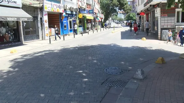 kadikoyde-otomobil-surucusu-ile-kagit-toplayicisi-arasinda-bicakli-tasli-cekicli-kavga-1652860255675.jpg Kadıköy'de otomobil sürücüsü ile kağıt toplayıcısı arasında bıçaklı taşlı çekiçli kavga-5