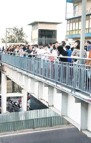 Sahillerde bayram bereketi! Tatilciler akın etti, tatil beldelerinin nüfusu katlandı