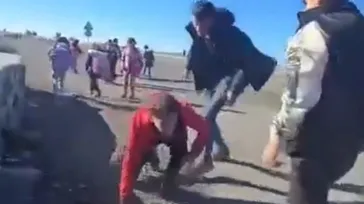 Şırnak İdil’de okul çıkışında akran zorbalığı: Çocuğa darp anları kamerada!