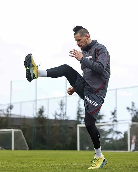 marek-hamsikten-trabzonspora-iyi-haber-taraftarin-gozu-ondaydi-1648234111747.jpeg Marek Hamsik'ten Trabzonspor'a iyi haber! Taraftarın gözü ondaydı-1