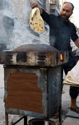 Halep'te 300 bin kişi için 3 fırın kaldı!