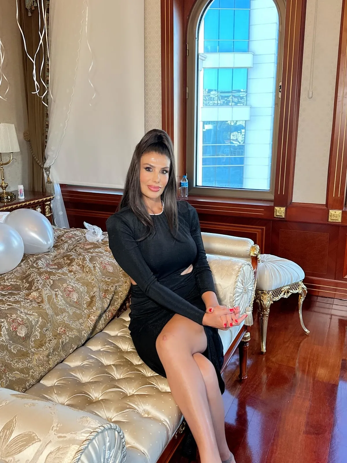 sarkici-hatice-ev-temizligi-yaptigi-anlari-paylasti-1783687725989.jpg Şarkıcı Hatice ev halini yayınladı: Cam silerken çekilen fotoğrafı gündemde-5