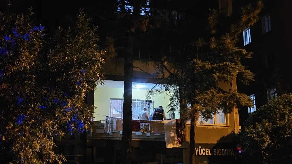 sosyal-medyada-tehdit-mesajlari-paylasan-15-yasindaki-supheliye-gozalti-1788376440793.jpeg Kayseri'de üvey babasını bıçaklayan şüpheliye gözaltı-2